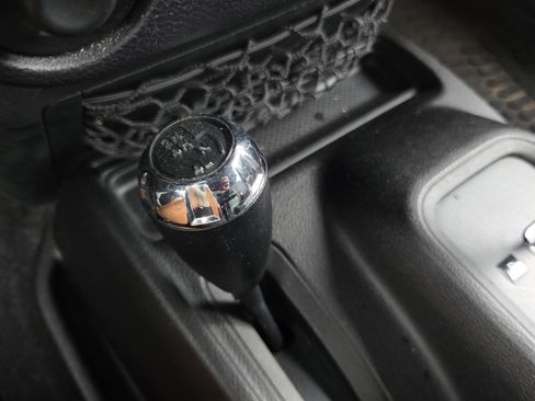 Used 2015 Jeep Wrangler Unlimited Sport image 15