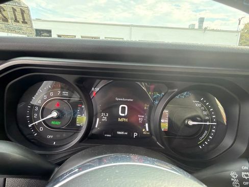 Used 2024 Jeep Wrangler High Altitude AWD/4WD image 24