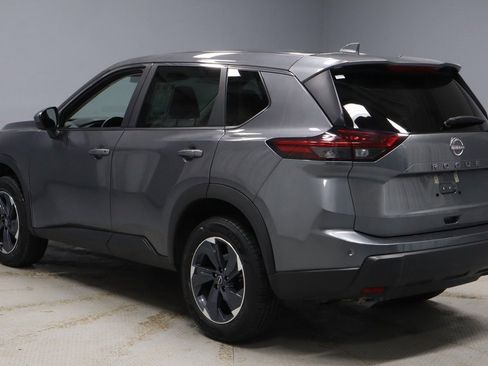 Certified 2025 Nissan Rogue SV image 9