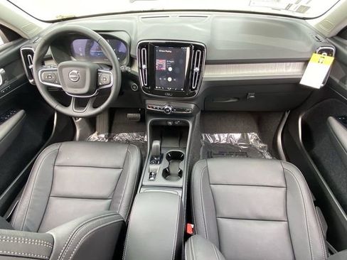 New 2025 Volvo XC40 B5 Core image 16