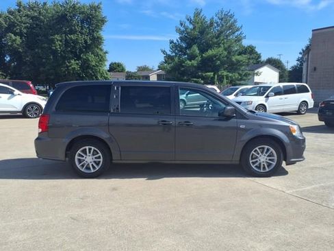 Used 2019 Dodge Grand Caravan SE image 26