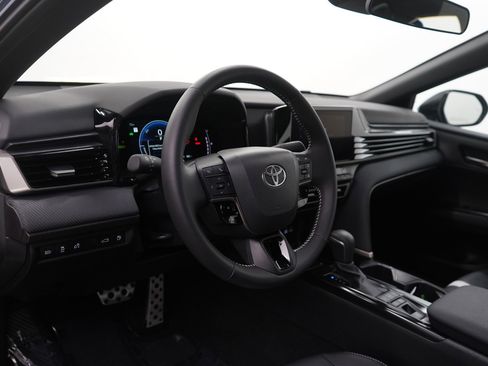 Used 2025 Toyota Camry SE image 15