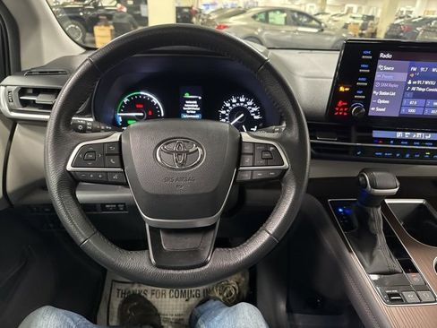 Used 2024 Toyota Sienna XLE image 29
