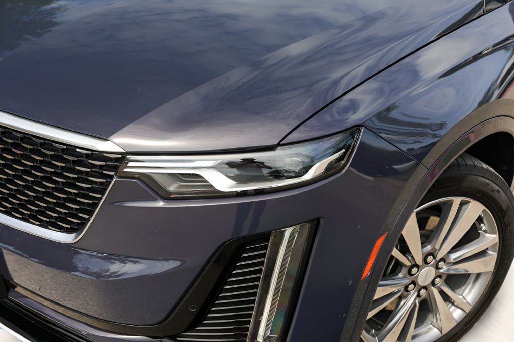 Certified 2025 Cadillac XT6 Premium Luxury FWD image 2