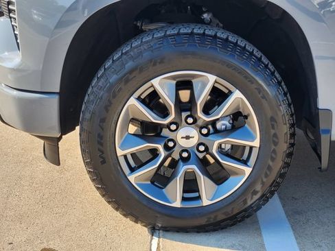 Used 2024 Chevrolet Silverado 1500 RST w/ Z71 Off-Road Package AWD/4WD image 17