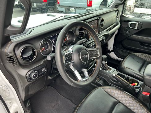 Used 2023 Jeep Gladiator Overland image 11
