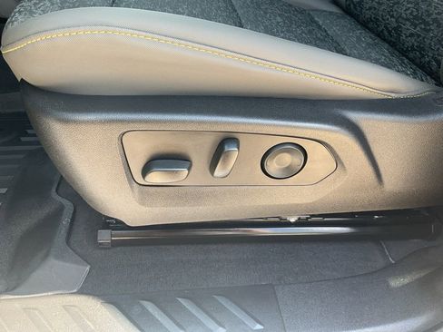 Used 2024 Chevrolet Colorado ZR2 w/ Technology Package image 6