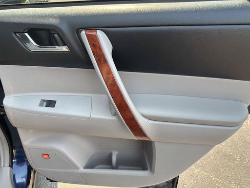 Used 2013 Toyota Highlander Limited AWD/4WD image 20