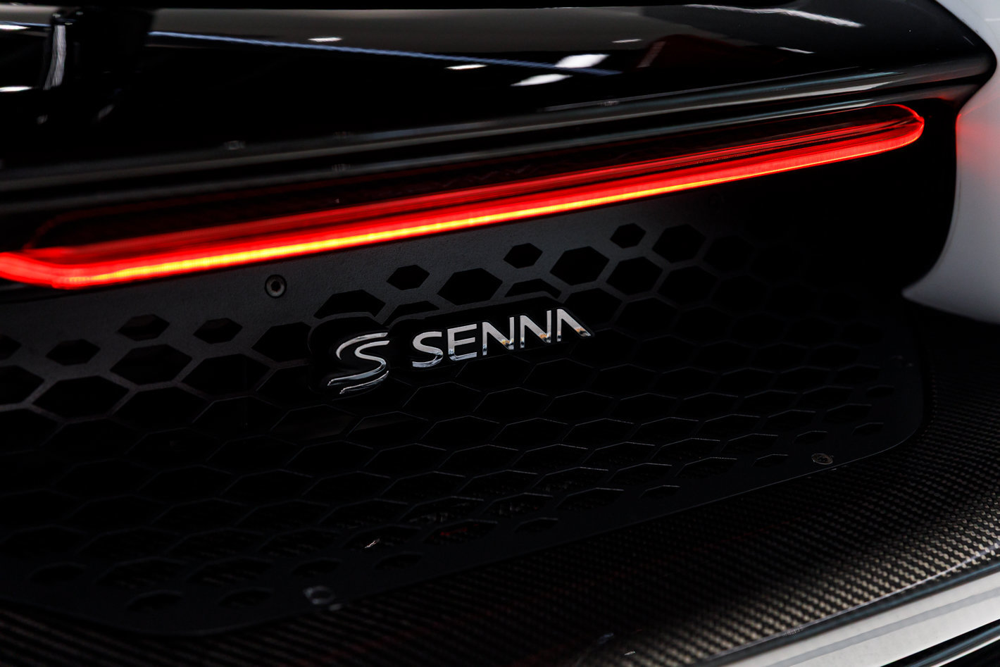 Used 2019 McLaren Senna RWD image 29