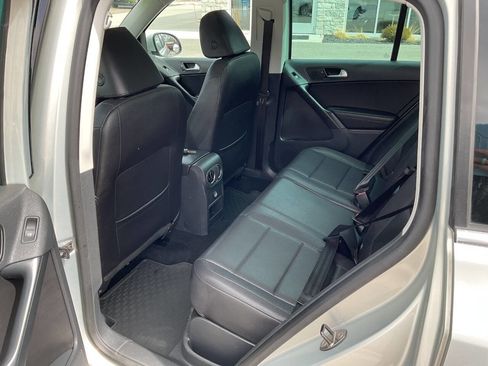 Used 2010 Volkswagen Tiguan S image 26