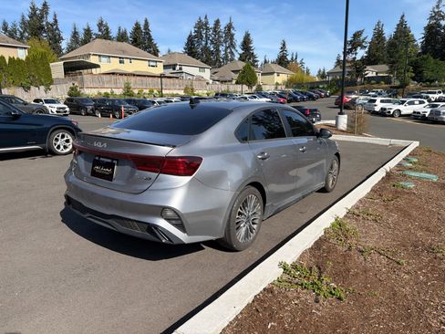 Used 2023 Kia Forte GT-Line w/ GT-Line Premium Package FWD image 4