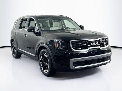 Used 2023 Kia Telluride S image 3