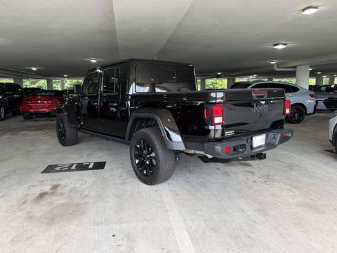 Used 2024 Jeep Gladiator Sport AWD/4WD image 3