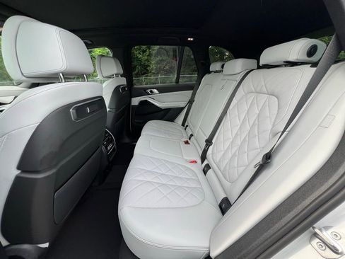 Certified 2025 BMW X5 xDrive50e w/ M Sport Package image 18