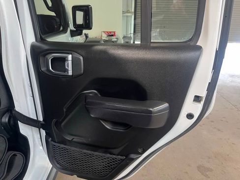 Used 2024 Jeep Wrangler Unlimited Rubicon image 15