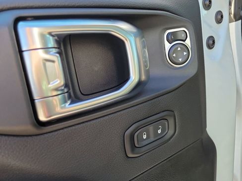 New 2025 Jeep Gladiator Mojave w/ Convenience Group image 19