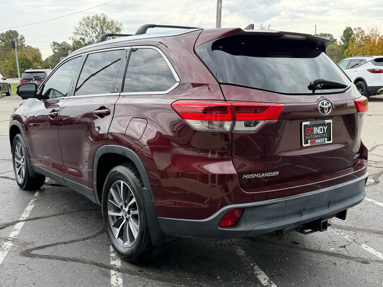 Used 2019 Toyota Highlander XLE FWD image 3