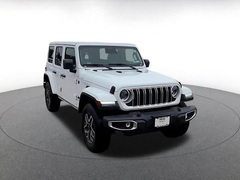 Used 2025 Jeep Wrangler Unlimited Sahara AWD/4WD image 3