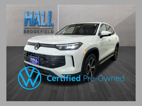 Certified 2025 Volkswagen Tiguan SE image 1