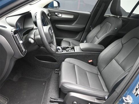 Certified 2024 Volvo XC40 B5 Plus w/ Protection Package Premier image 18