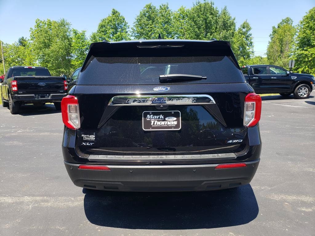 Used 2023 Ford Explorer XLT AWD/4WD image 6