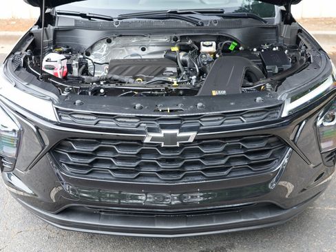 Used 2026 Chevrolet Trax LT w/ Midnight Edition FWD image 7
