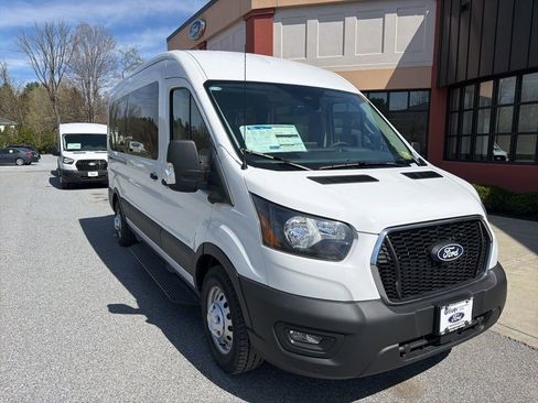 New 2026 Ford Transit 350 148 Medium Roof Wagon AWD image 9