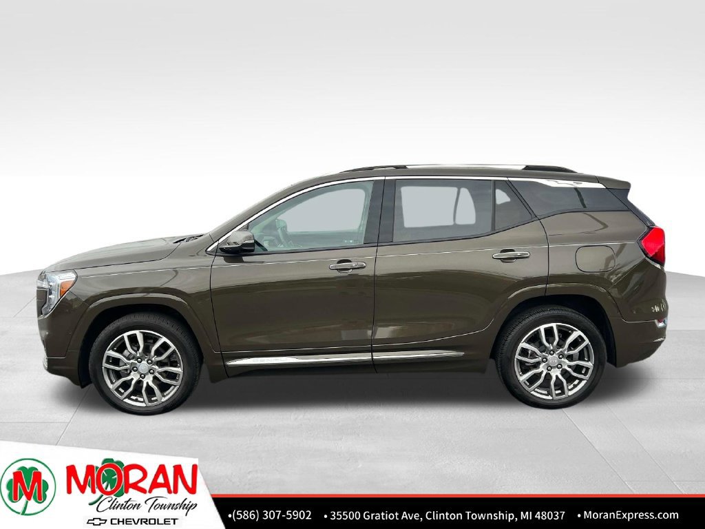 Used 2023 GMC Terrain Denali w/ Denali Premium Package AWD/4WD image 3