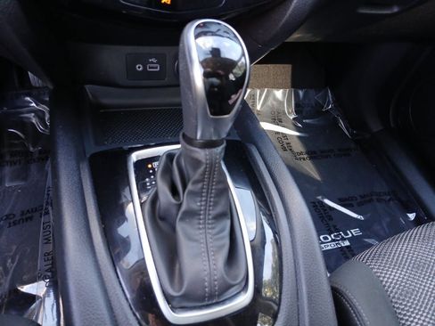 Used 2022 Nissan Rogue Sport SV image 15