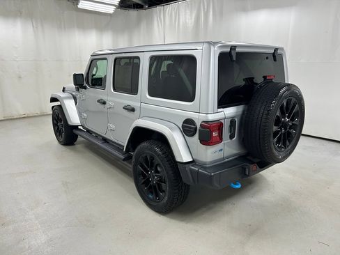 Used 2022 Jeep Wrangler Unlimited Sahara AWD/4WD image 7