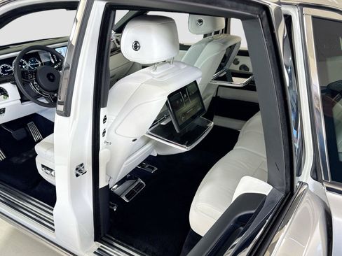 Used 2023 Rolls-Royce Phantom Sedan RWD image 27