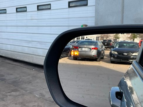 Used 2025 Chevrolet Equinox LT image 18