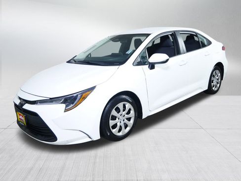 Used 2024 Toyota Corolla LE image 3