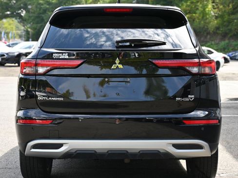 Used 2023 Mitsubishi Outlander SE image 6