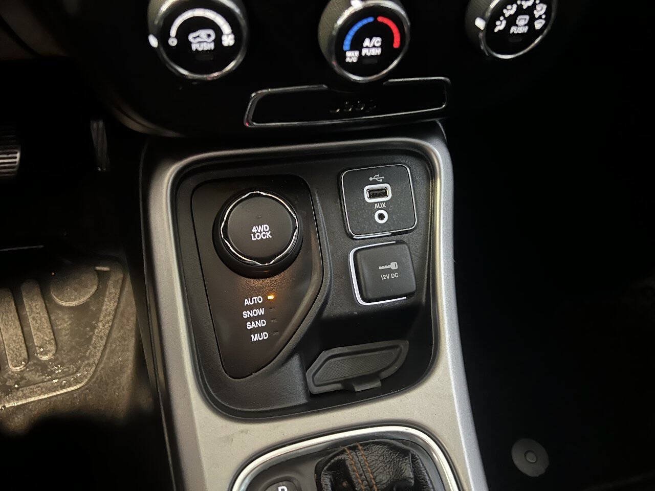 Used 2018 Jeep Compass Latitude AWD/4WD image 20