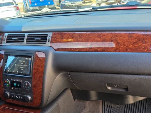 Used 2013 Chevrolet Avalanche LTZ image 12