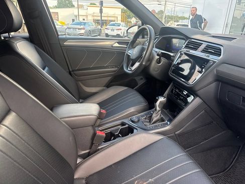 Used 2024 Volkswagen Tiguan SE R-Line AWD/4WD image 8