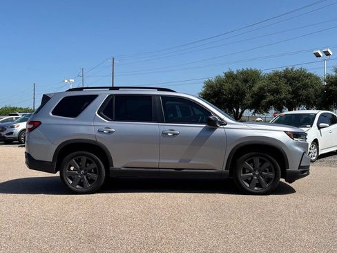 Used 2025 Honda Pilot Sport image 4