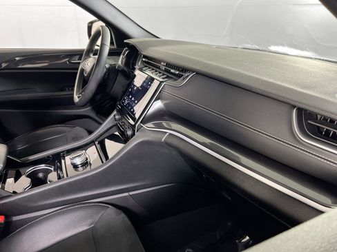 Used 2023 Jeep Grand Cherokee Altitude image 28