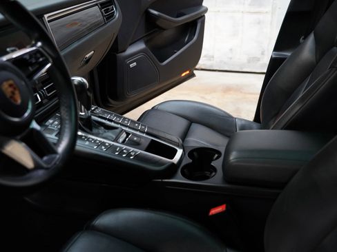 Used 2019 Porsche Macan S image 42