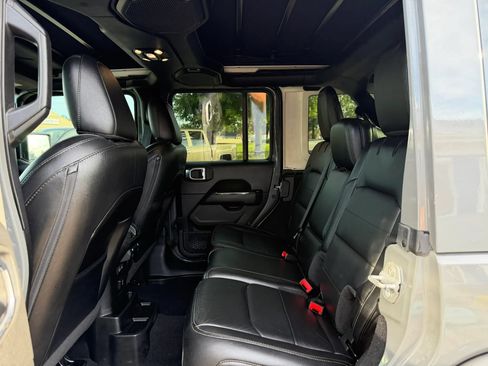 Used 2020 Jeep Wrangler Unlimited Sahara w/ Cold Weather Group AWD/4WD image 18