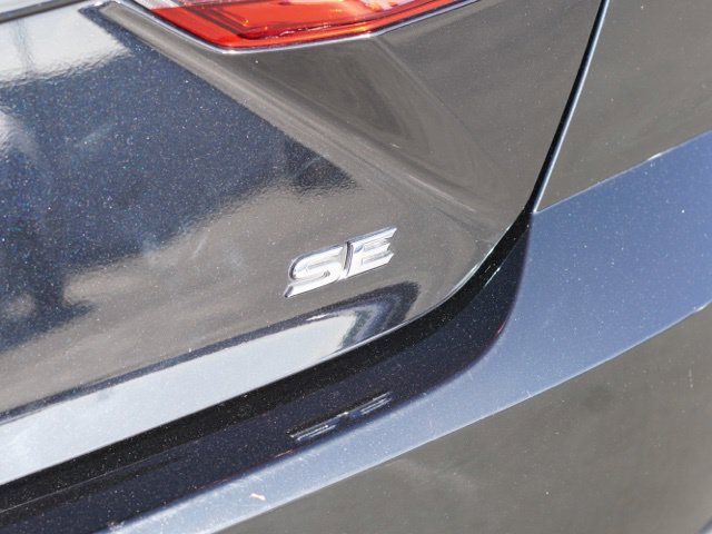 Used 2025 Toyota Camry SE FWD image 11