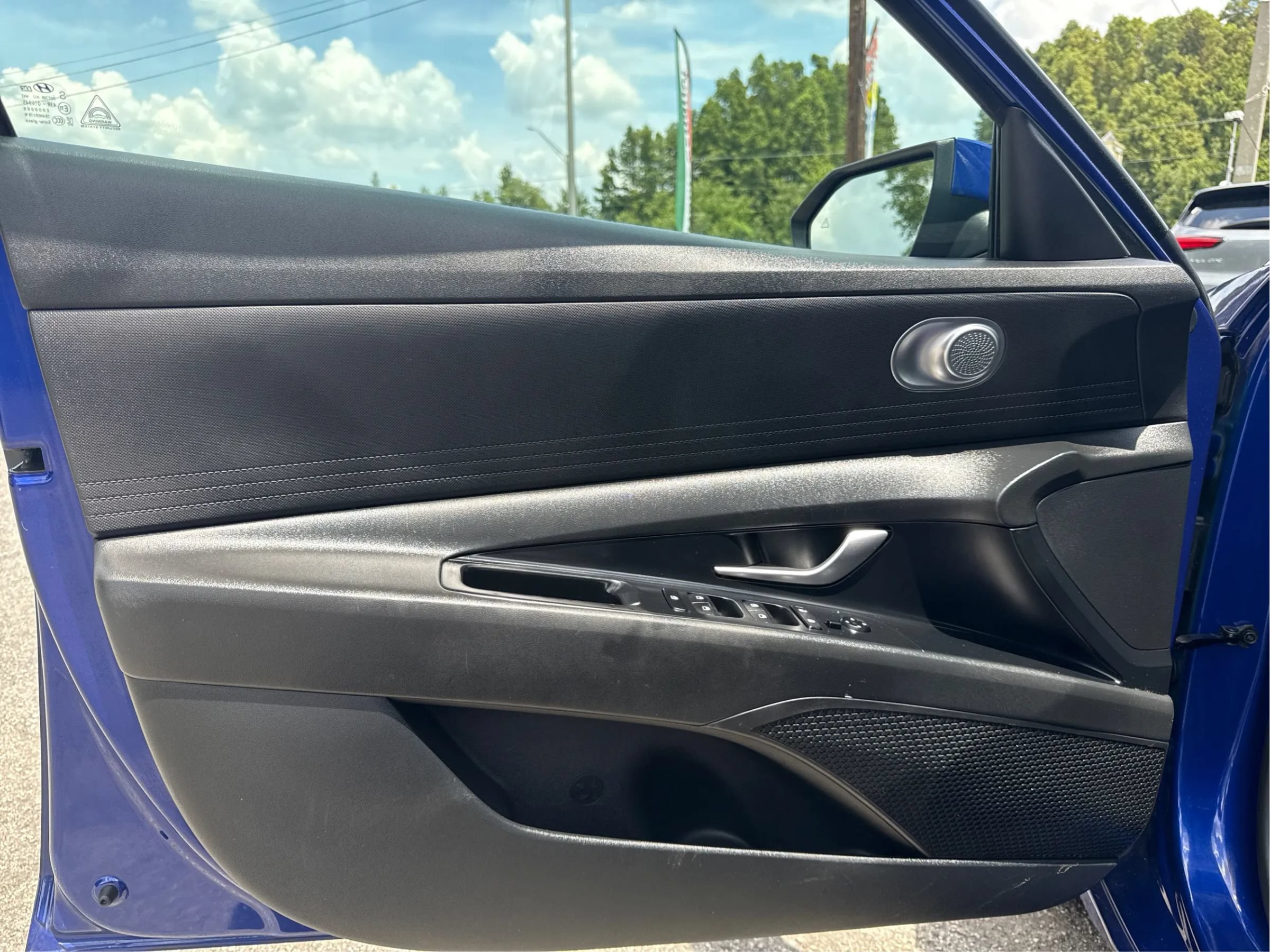 Used 2021 Hyundai Elantra SE FWD image 17