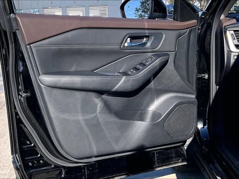 Certified 2023 Nissan Rogue SV w/ SV Premium B Package image 20