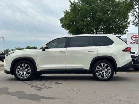 Used 2024 Toyota Grand Highlander AWD image 2
