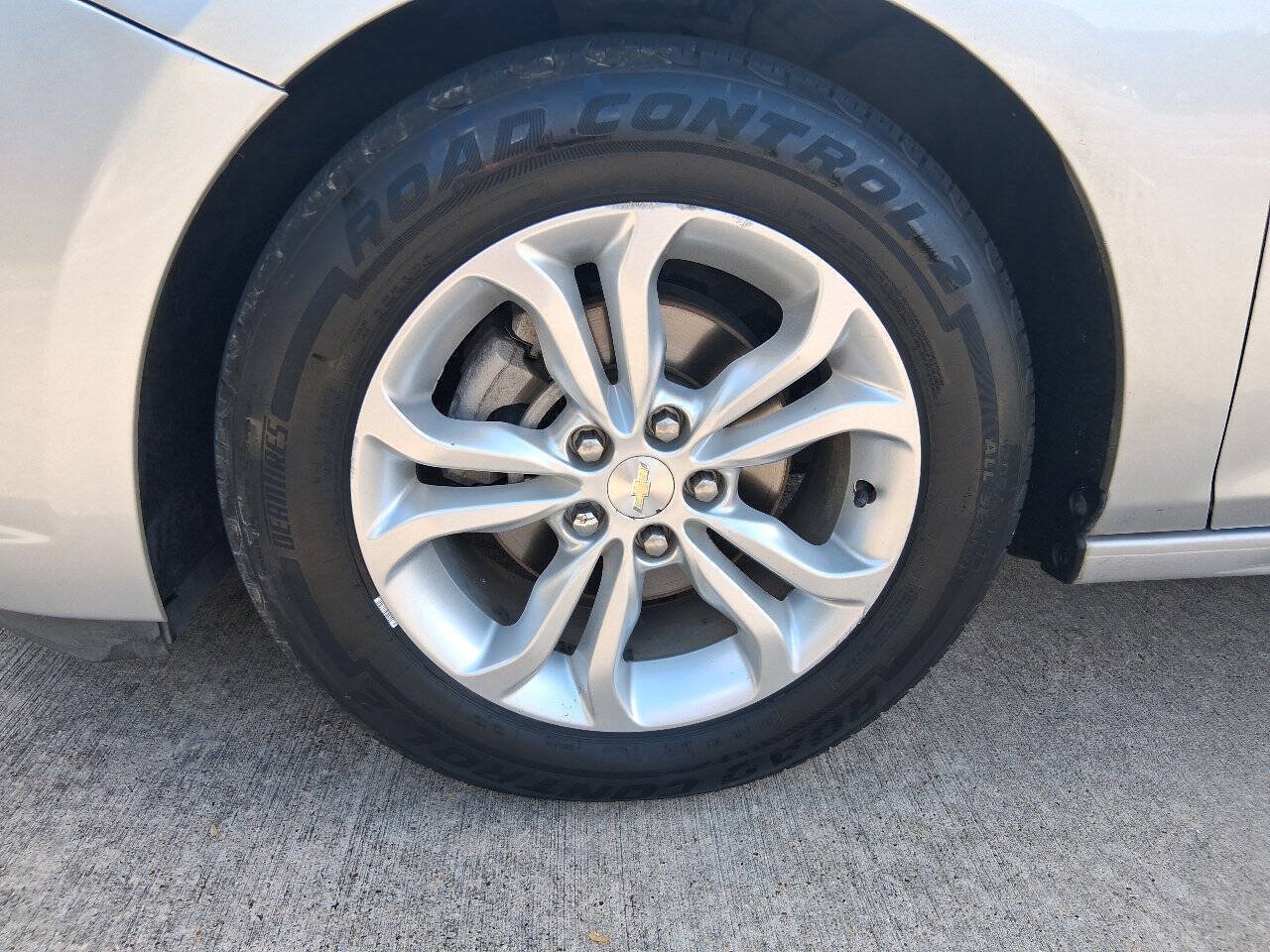 Used 2019 Chevrolet Cruze LS w/ LS Convenience Package FWD image 23