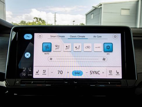 Used 2024 Volkswagen Atlas Cross Sport SE w/ Panoramic Sunroof Package image 44