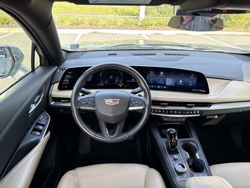Used 2024 Cadillac XT4 Luxury w/ Cold Weather Package FWD image 13
