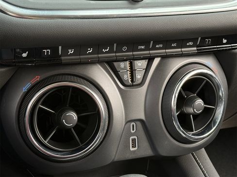 Certified 2024 Chevrolet Blazer LT w/ Convenience Package image 19