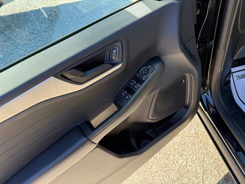 Used 2022 Ford Escape SE w/ Cold Weather Package image 24